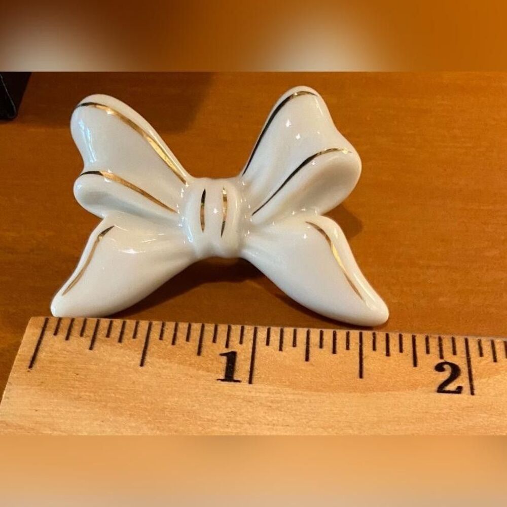 Lenox White Porcelain Bow Brooch Pin Gold Trim Ribbon 1.5 Inch Fashion Jewelry - Picture 3 of 3